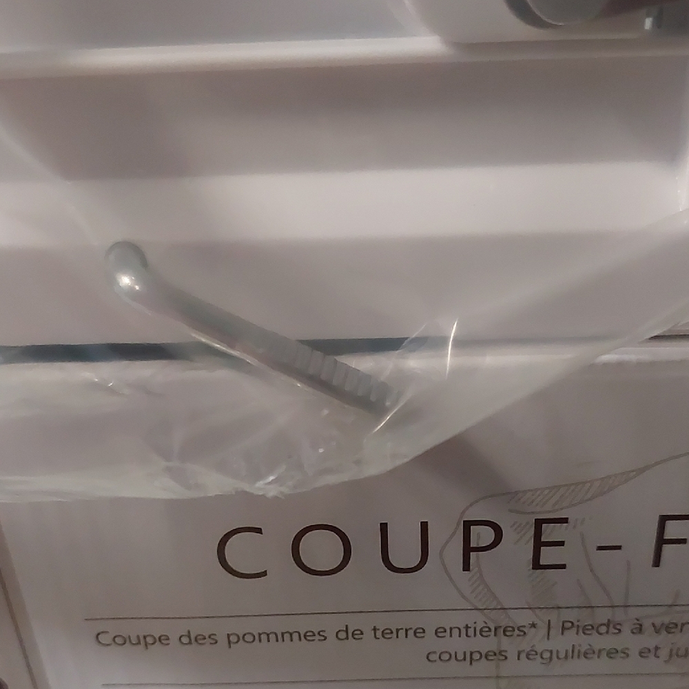 White Kitchen Tool for Effortless Fry Cutting - Picture 14 of 15